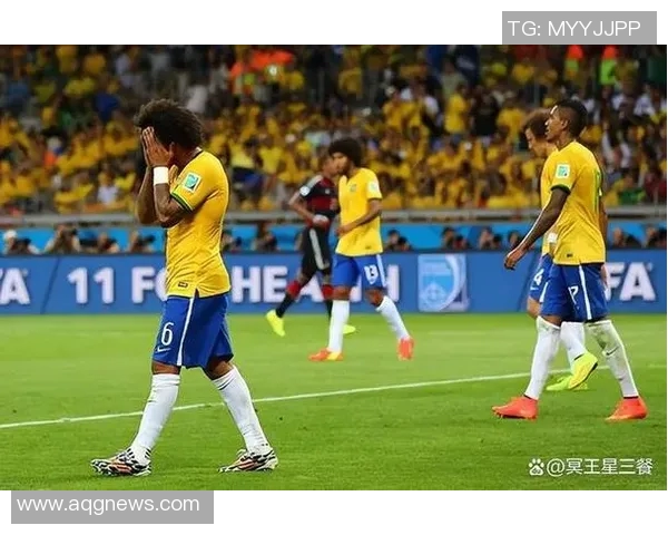 白金色足球星闪耀赛场 成为全球瞩目焦点的传奇球员 白金色足球星闪耀赛场 成为全球瞩目焦点的传奇球员