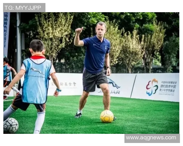 足球大师小白再现绿茵风采引领团队激情共筑荣耀时刻